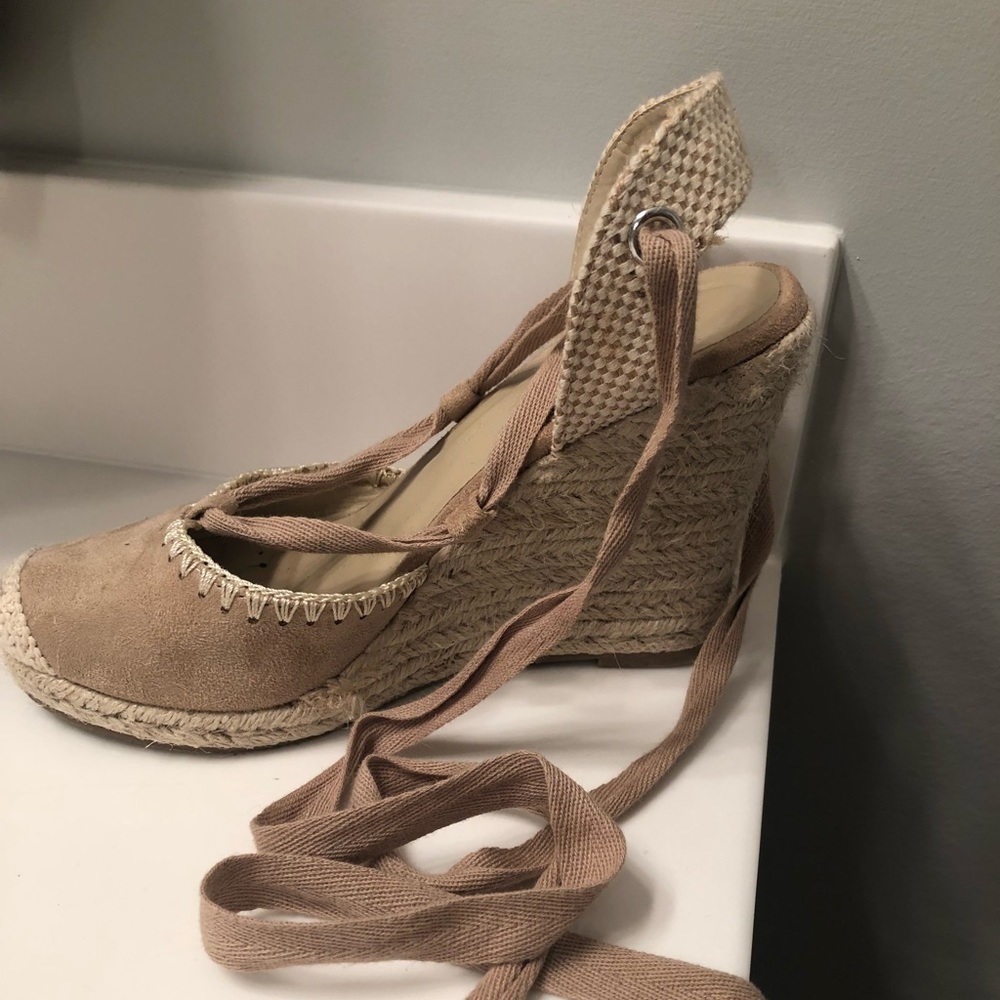 Tie up wedge